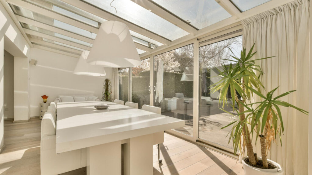 Comment profiter pleinement de votre véranda à Villefranche de Rouergue selon les saisons ?